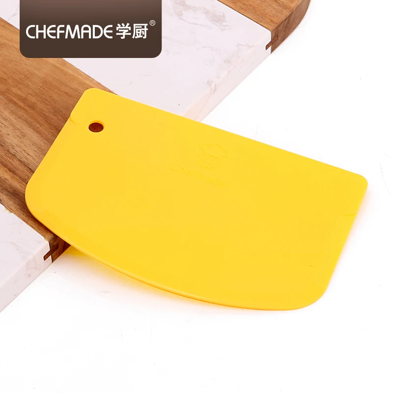 
CHEFMADE Kitchen Tool Food Grade Pp Yellow Non Stick Dough Cutter And Scraper for Baking and Cooking 