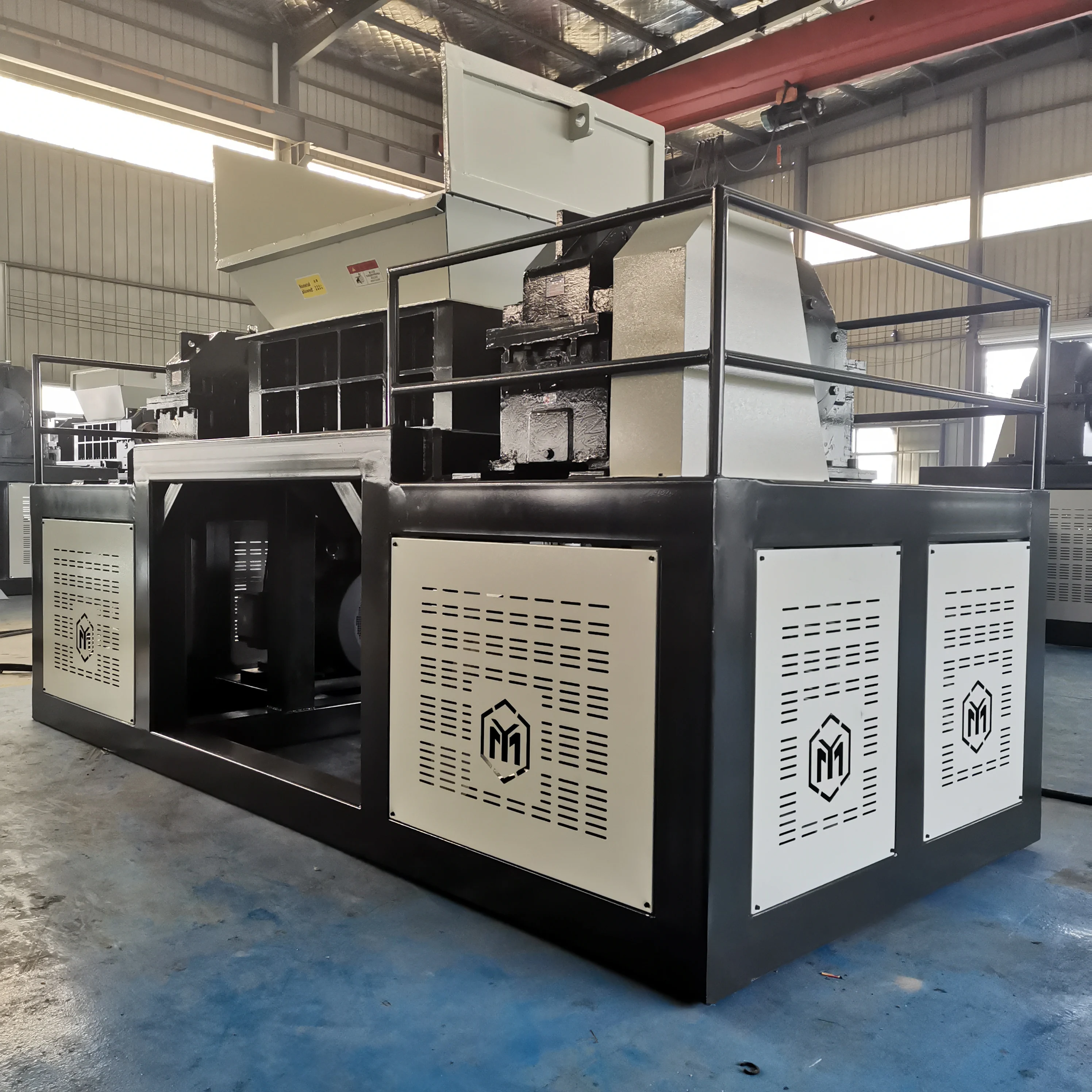 Hot Selling waste tree branch crush plastic pipe Tyre recycling cutting coconut shredder machine