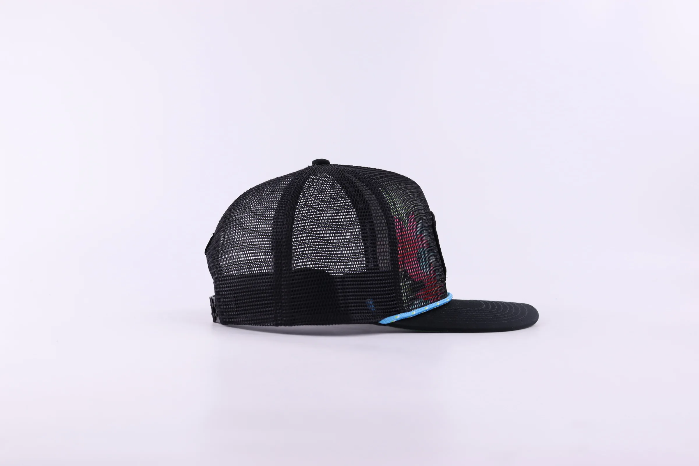 Custom 5-Panel Snapback Cap Breathable Mesh Fabric with Label Patch Logo Brim Rope Sporty Style for Travel and Casual Use