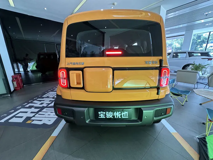 The best-selling Wuling Baojun yep 4-seater 3-door mini electric vehicle  cheap new energy vehicles in 2023 at stock
