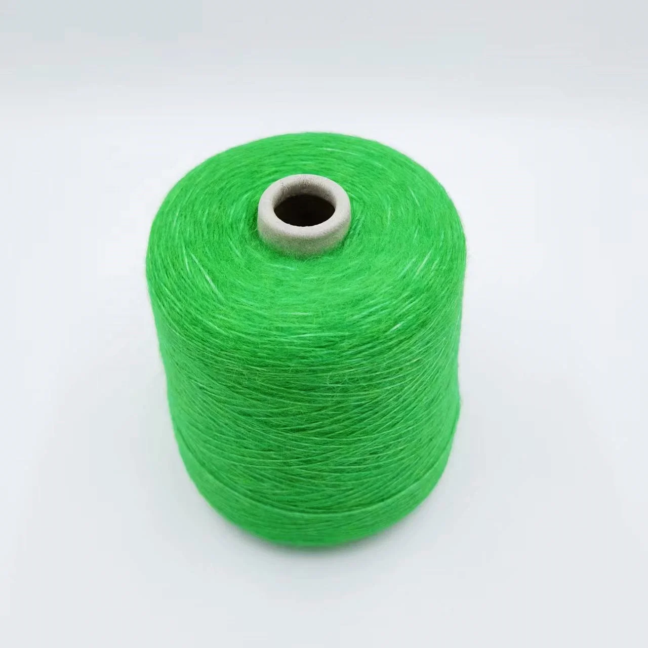 Thick Soft Air Yarn NM 4.4/1 51% Acrylic 49% Nylon for Hand knitting and Flat Knitting Winter Sweater