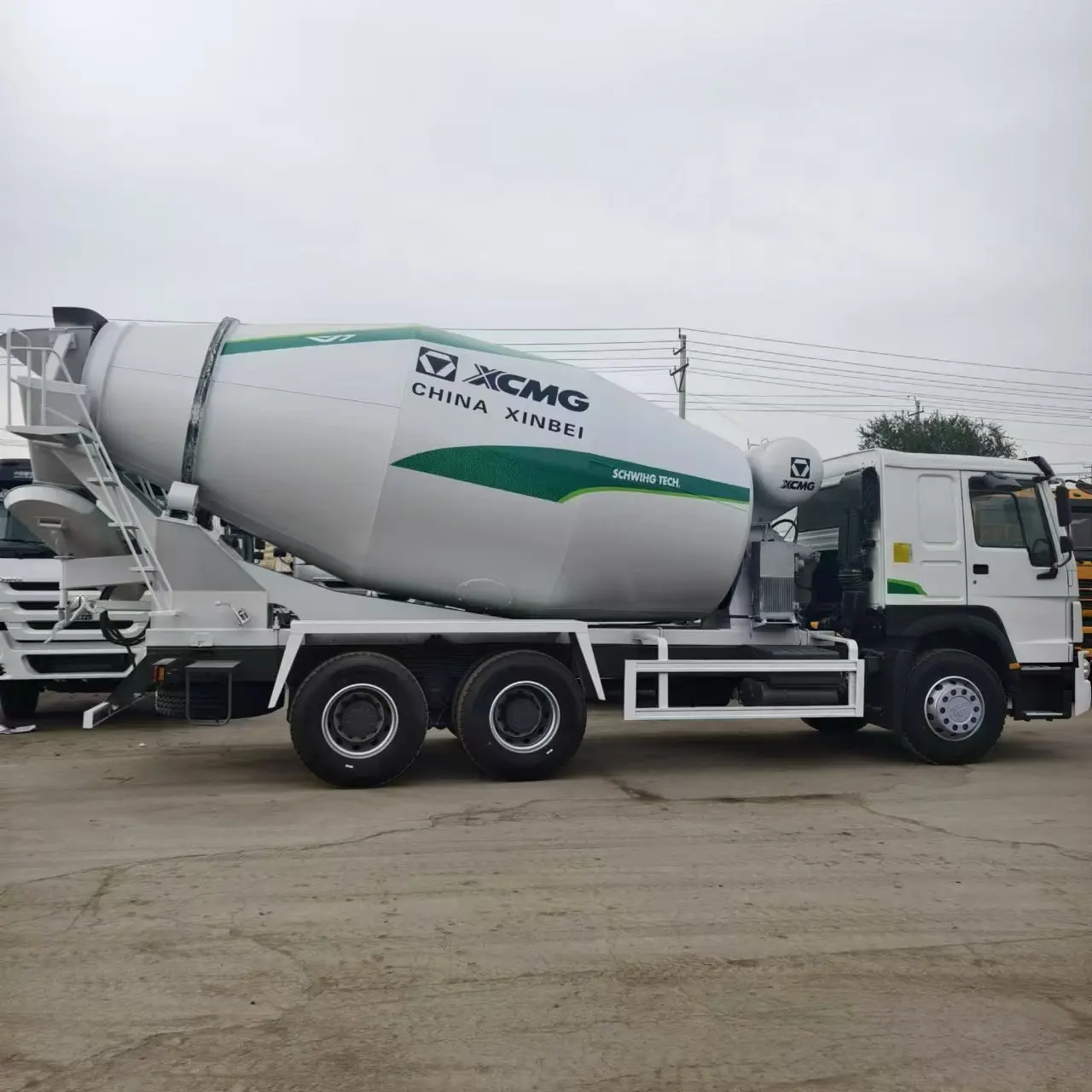construction machinery SINITRUK HOWO used secondhand concrete mixer truck with tank capacity 8 10 12 square