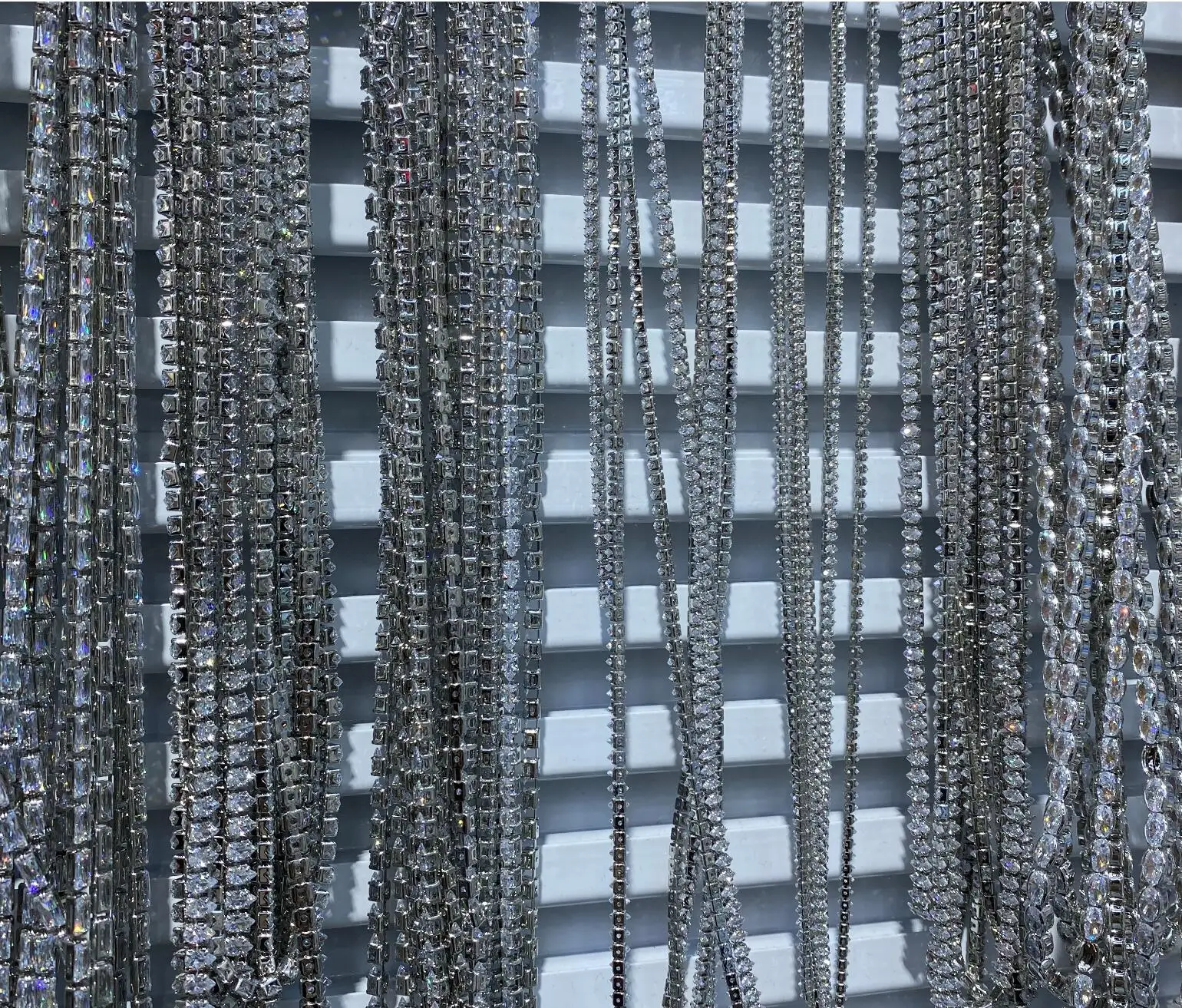 heart shape design metal crystal trim chain 2023