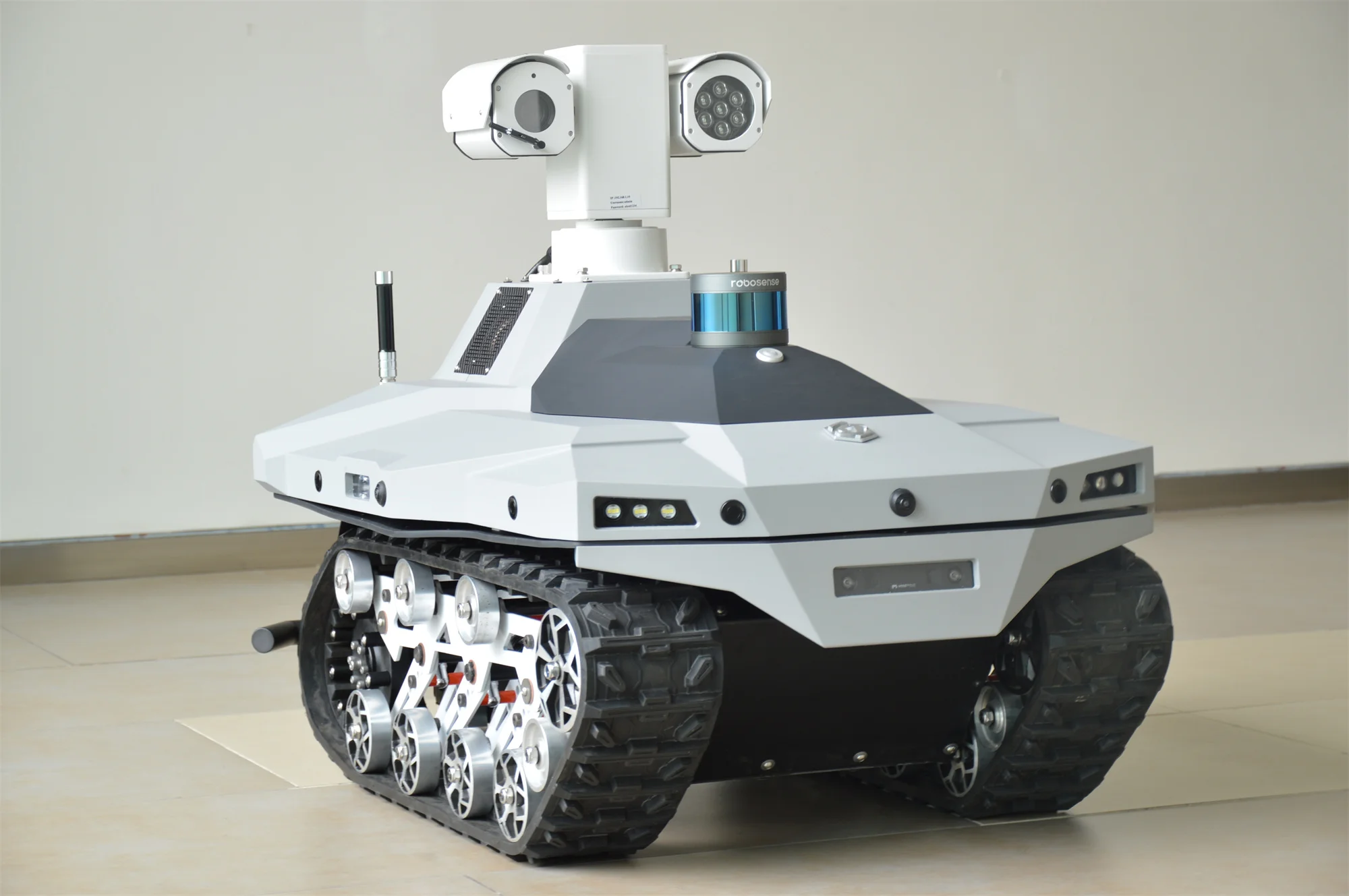 shanghai DG High suitability 24h working robot AI system tracking activities record recognized faces security inspection robot