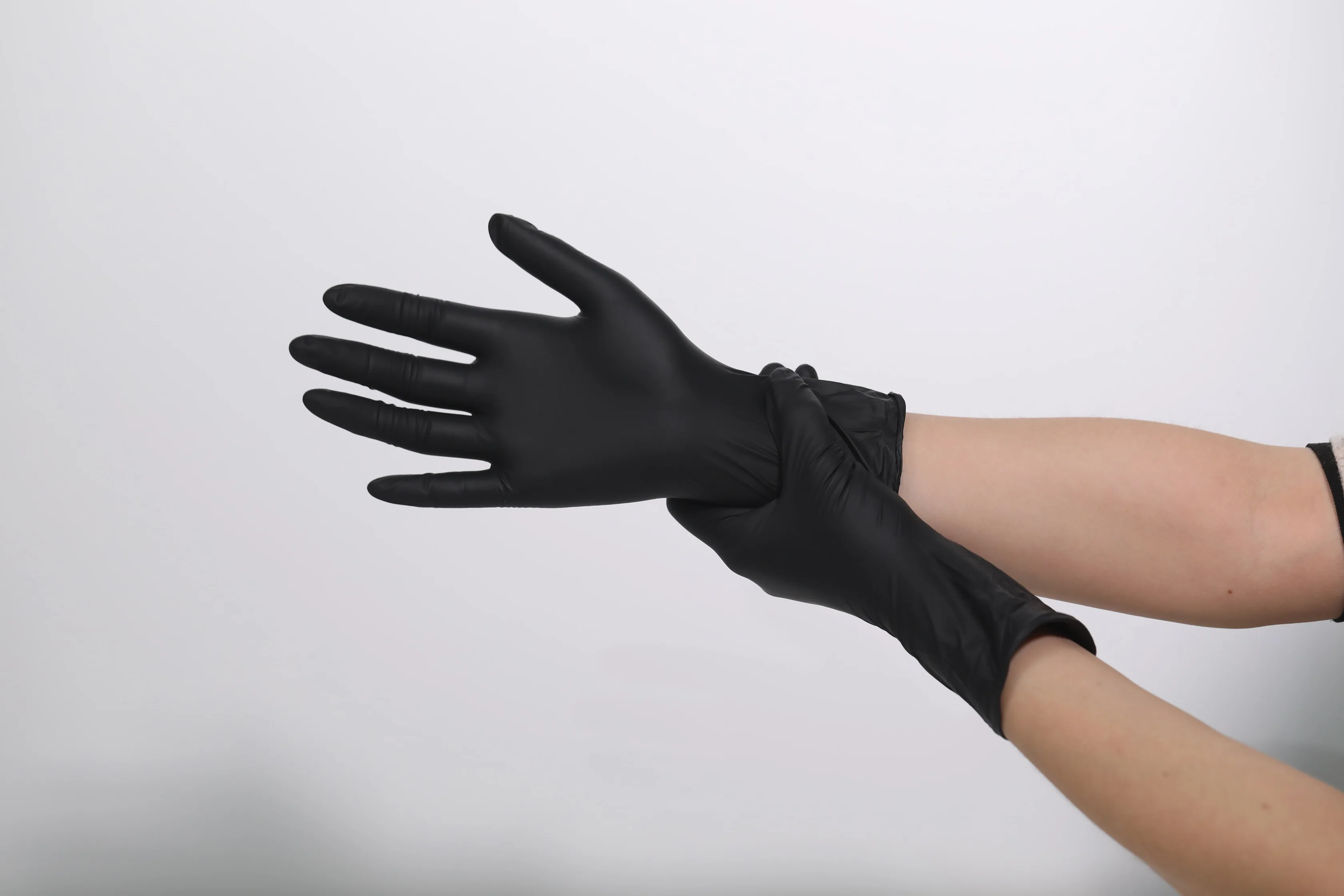 DISPOSABLE NITRILE GLOVES