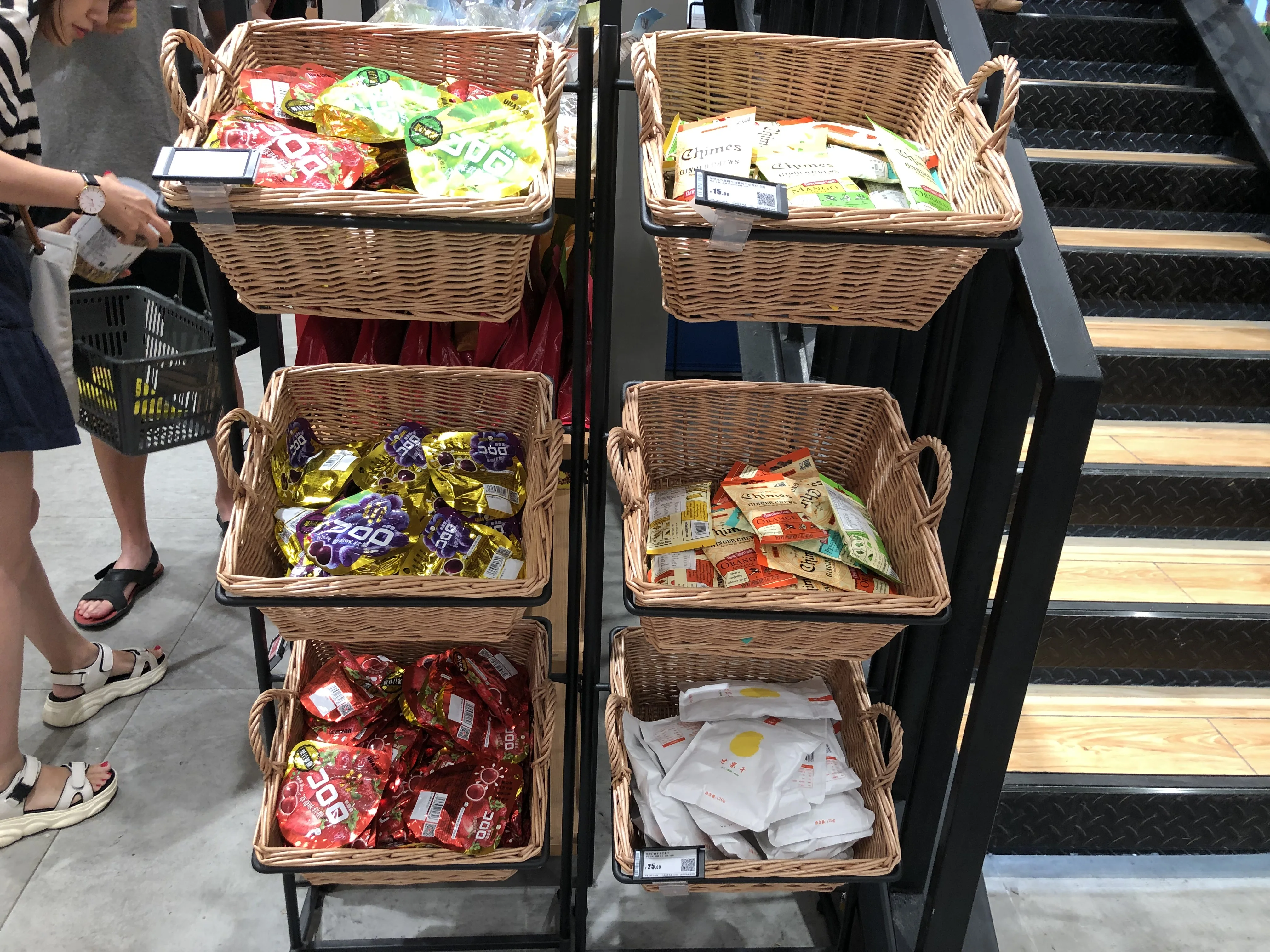 3-Tier 3 Round Willow Basket Display with Sign Frame and Sign Clips shopping mall display basket