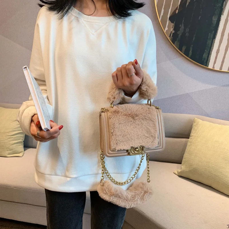 
Luxury Winter Fluffy Handbag Women High Quality Fur Tote Female Chain Metal Lock Crossbody Bag Totes Ladies Retro Plush Hand Bag 