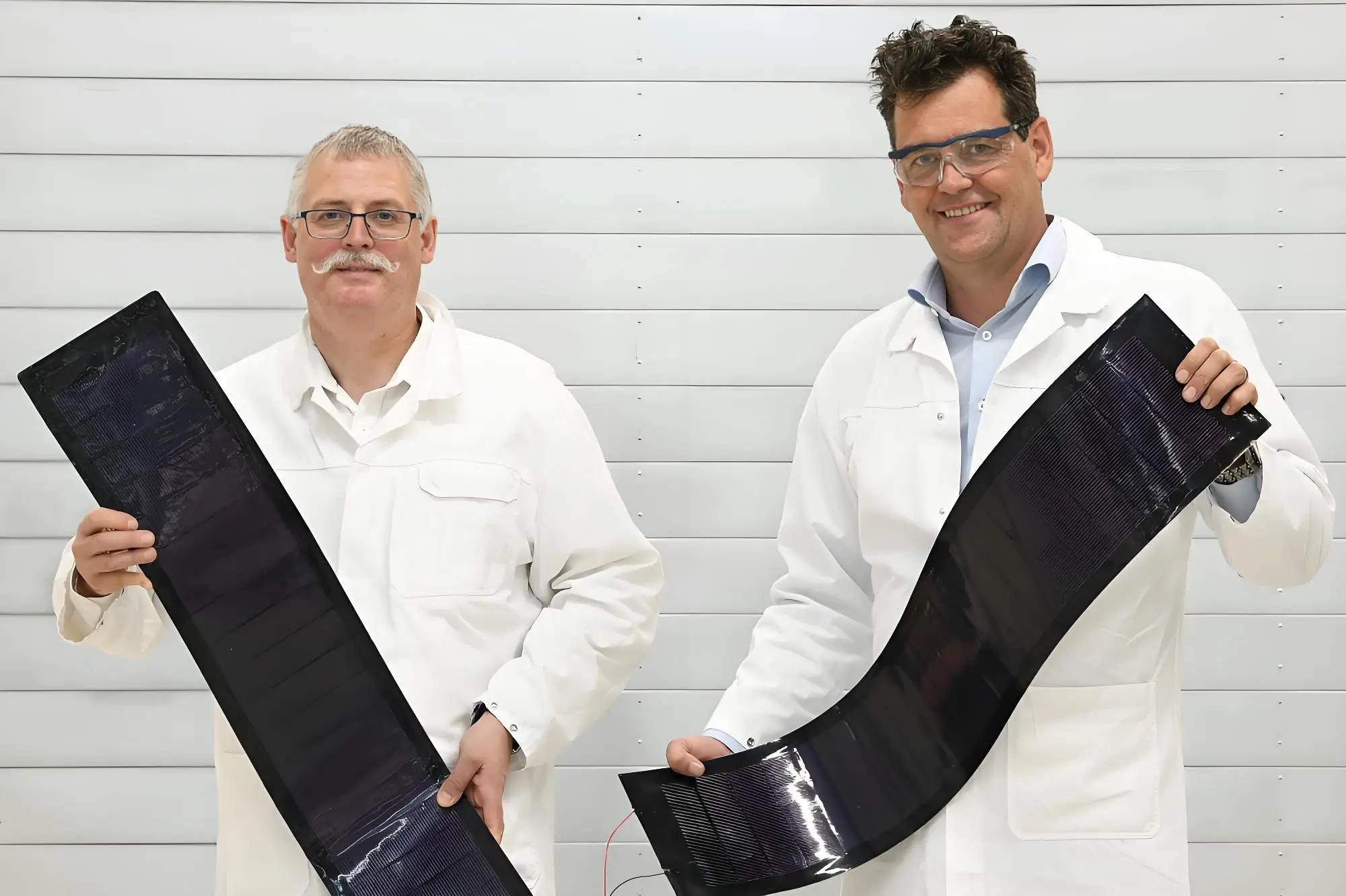 Customized Rollable Flexible 210W 240W 350W 370W 390W Solar Panel  ETFE CIGS Thin Film Mono High-Efficiency Flexible Solar Panel