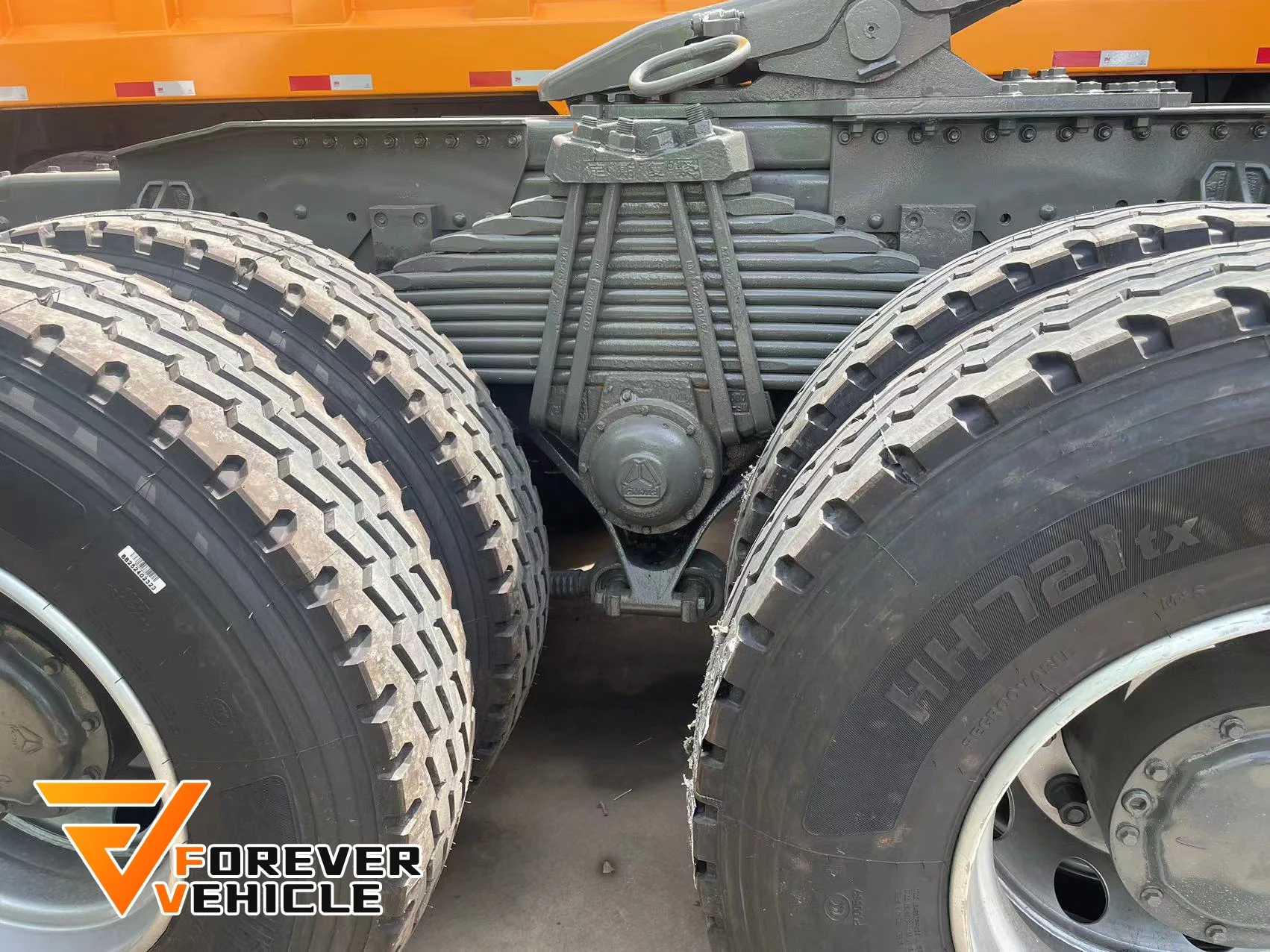 Sinotruk Tractor Trucks Howo 6x4 6x6 371hp 420hp 430hp LHD /RHD Color Optional Economical with Dump Trailer Heavy