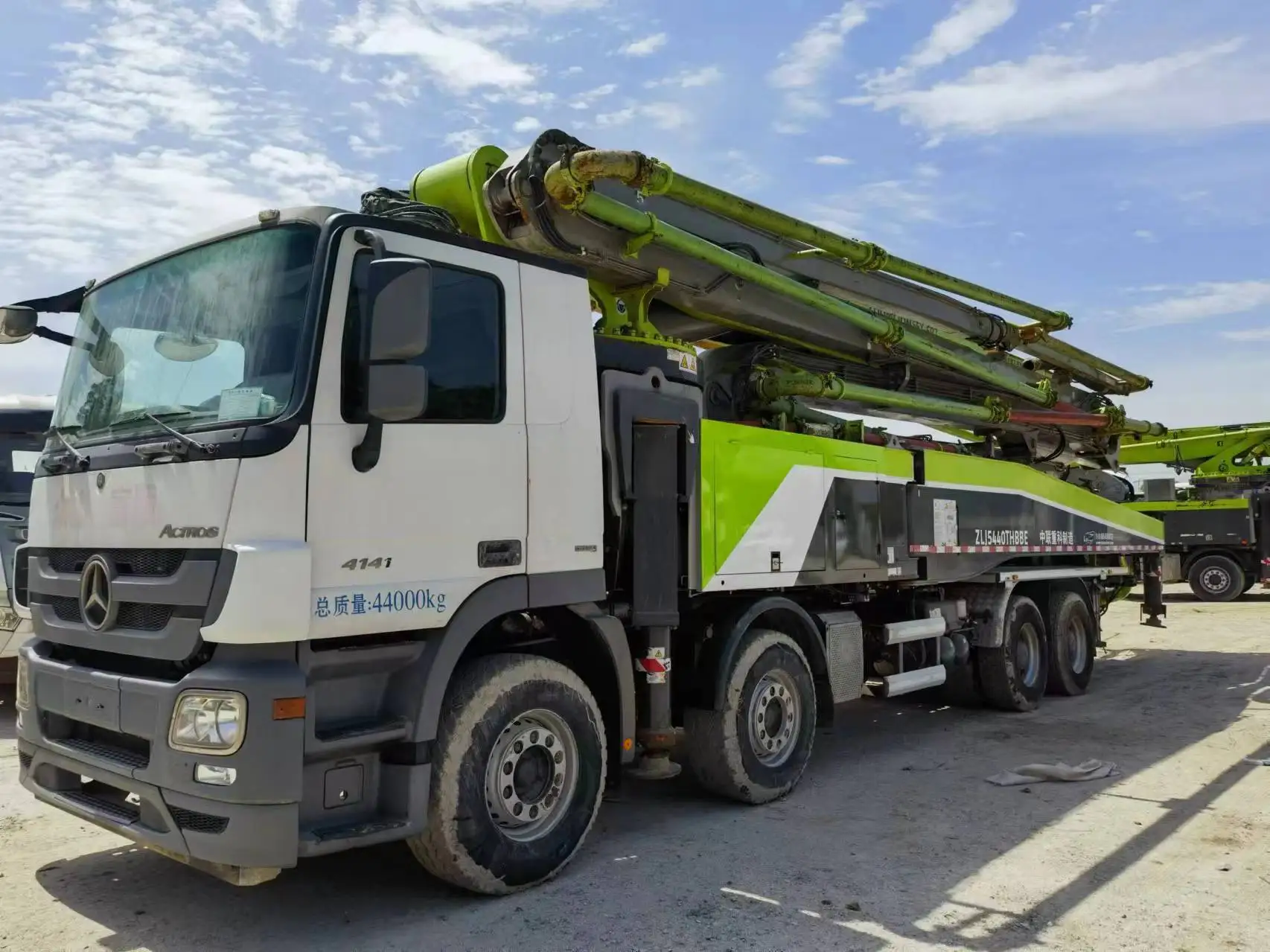 19 Years Zoomlion Mer cedes Benz 56m Used Concrete Pump Truck 300kw Power 6 Section Moving Arm Pump Section Trucks