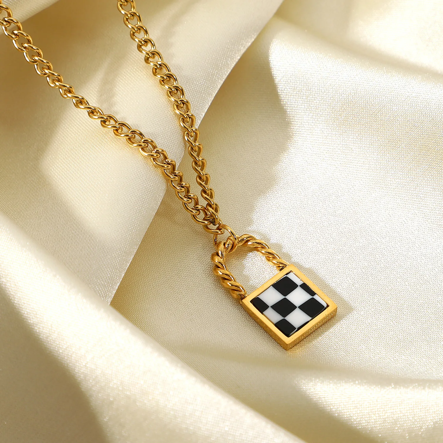 Custom Chain 14K Women Stainless Steel Heart Lock Checkered Enamel Pendant Necklace For Girl