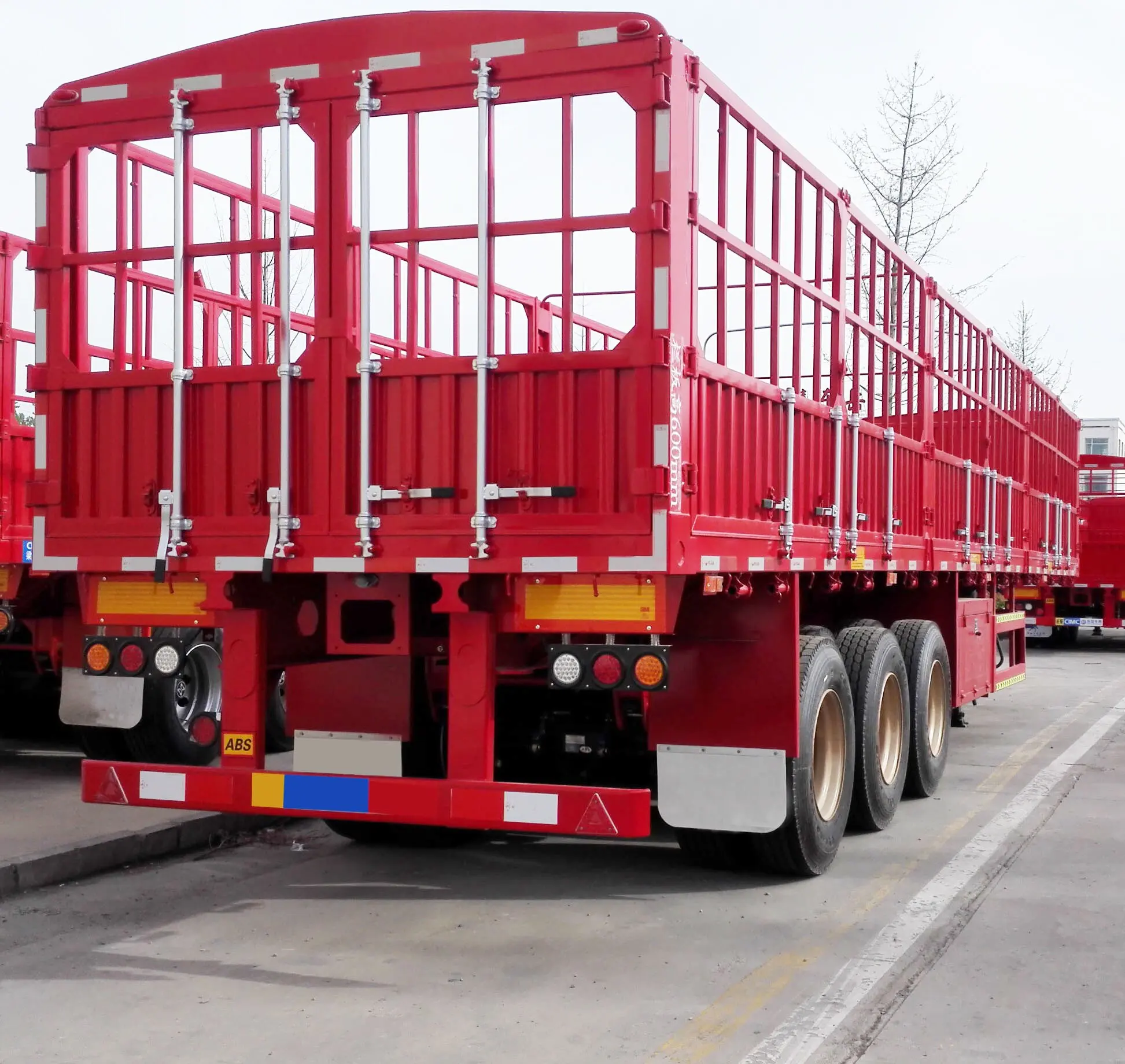 60T Fence Plate Transport Truck Trailers Semi-Trailers with Stake for Secure Cargo Storage and Transportation