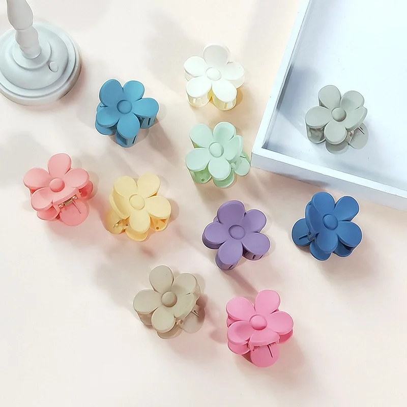 New summer mini girls hair claws matte plastic hair clip claw white small plumeria foam flower hair clips