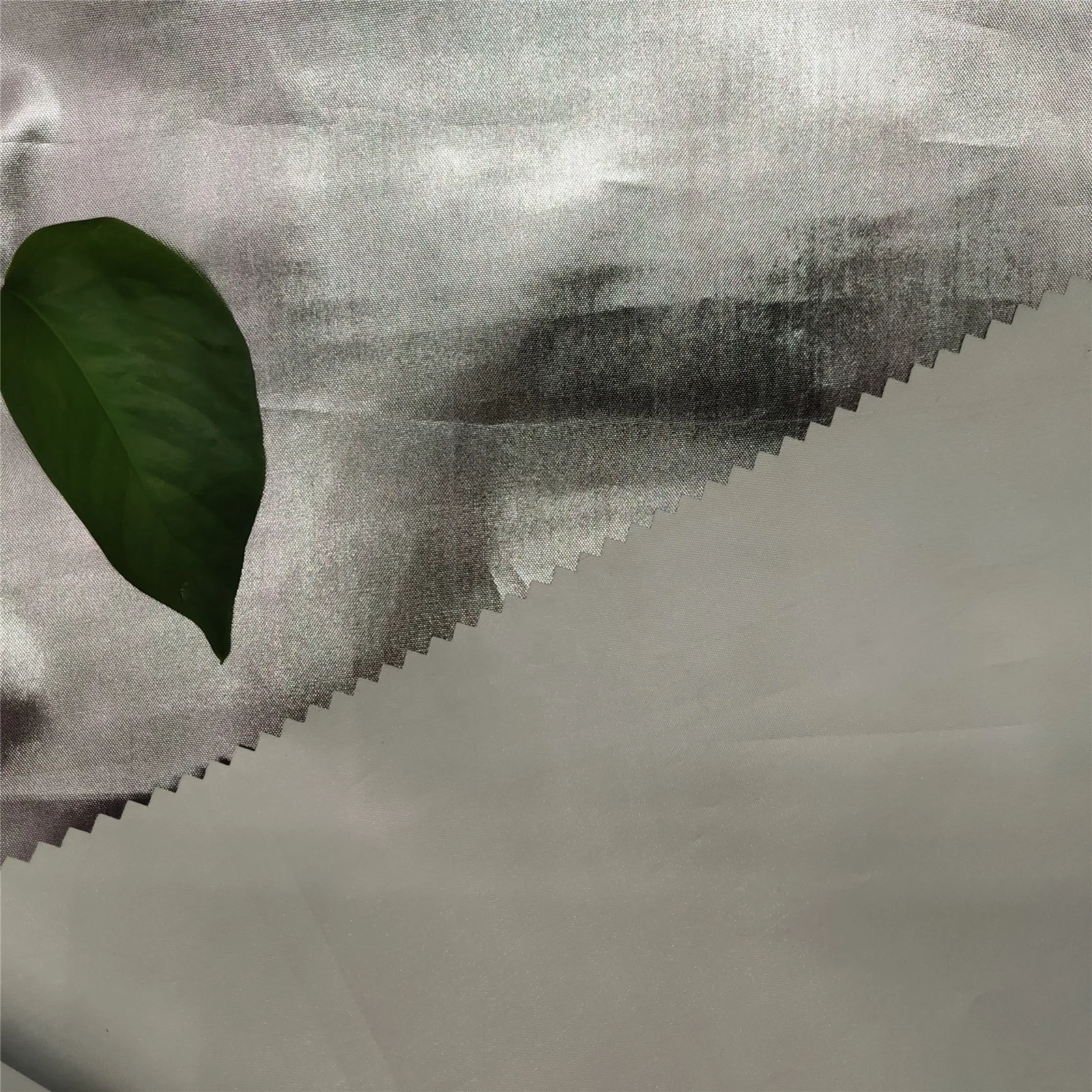 
190T Polyester Taffeta Gold foil Waterproof fabric 100%Polyester woven fabric for kids 