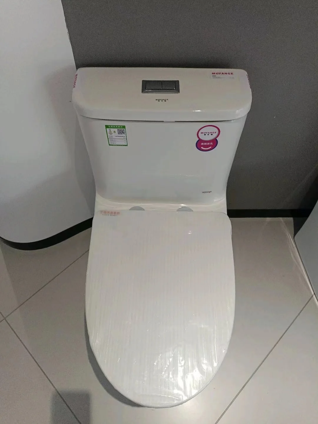 Large Diameter Modern Design Wall-Mounted Ceramic Toilet Water-Saving Household Urinal with Siphon Deodorant Pump for Hotels