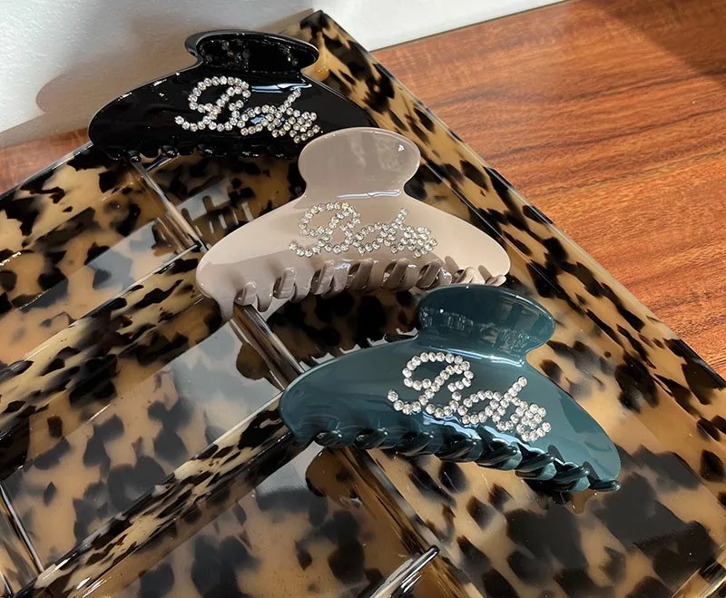 High Quality Rhinestone Letters Babe Acrylic Acetate Hair Claw Clip 11Cm Diamond Barrettes Women Shark Clips Hairpin Accessories