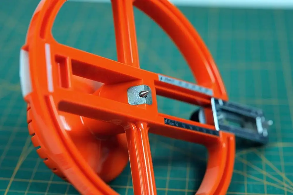 Pro Carpet Circle Cutter Cutting circles in carpet tile