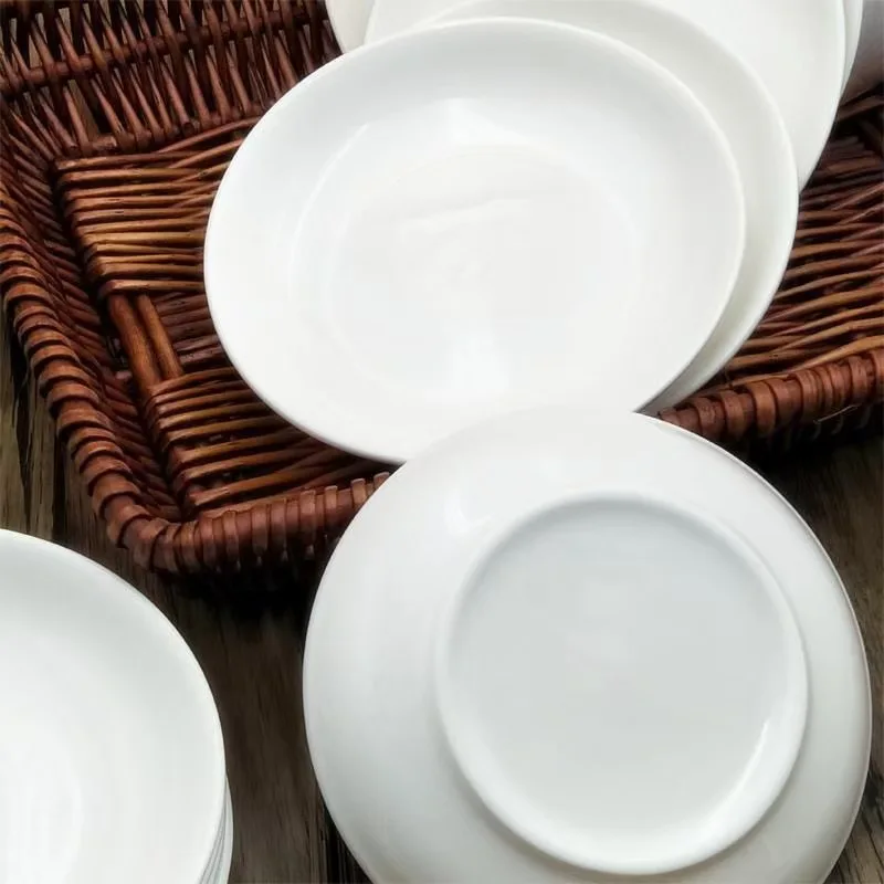 Small Pure White Household Ceramic Bone Spitting Dish 6-inch Peanut Round Dish That Can Be Put Into The Microwave Dishwasher