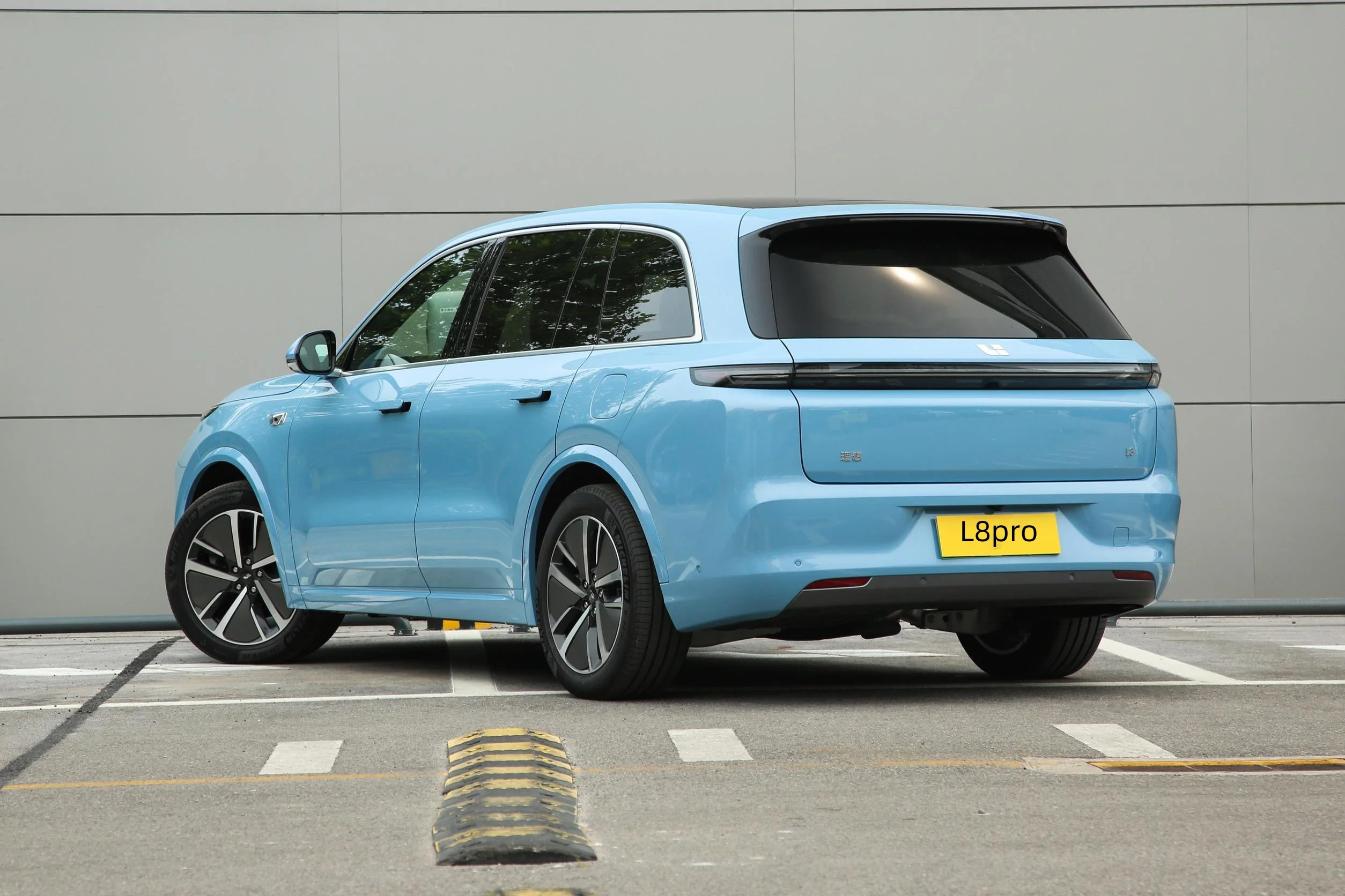 Lixiang L8 Pro 6-Seat Luxury SUV EV Car Hybrid Electric Vehicle 1.5T Dual Motor 4WD 210km Range Hot Sale New Energy Car China