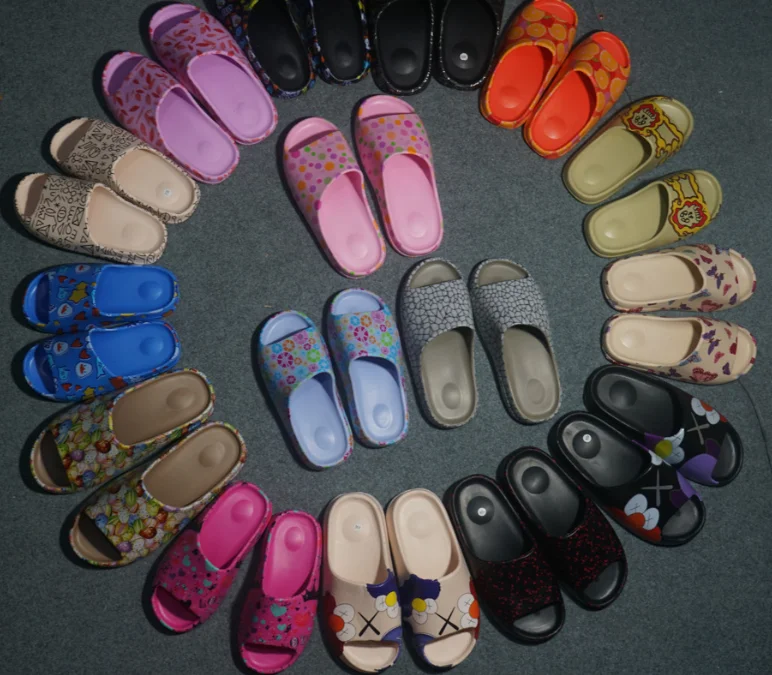 
Summer home sandals and slippers indoor and outdoor wear one-word slippers women non-slip EVA beach shoes thick-soled slippers 