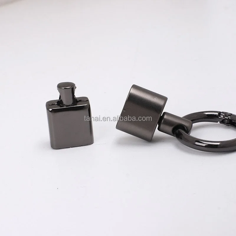 Tanai Wholesale car keychains manufacturers zinc alloy spring rings horseshoe buckles car accessories metal keychains