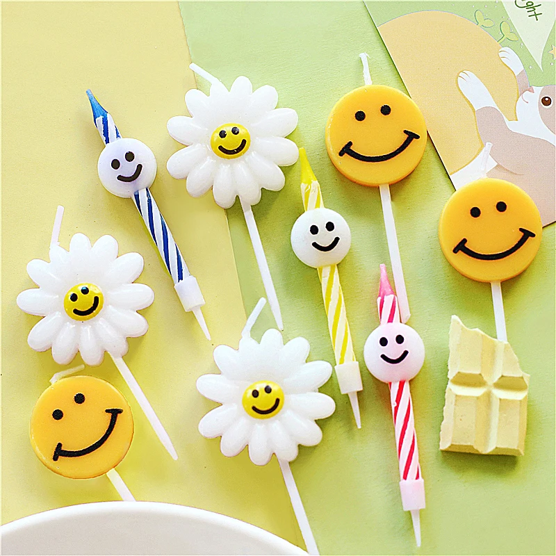 5pcs Cute Smiley Face Cake Candles in Daisy Yellow for Christmas Birthday Parties Insulated Cartoon Smile Candle Decoration