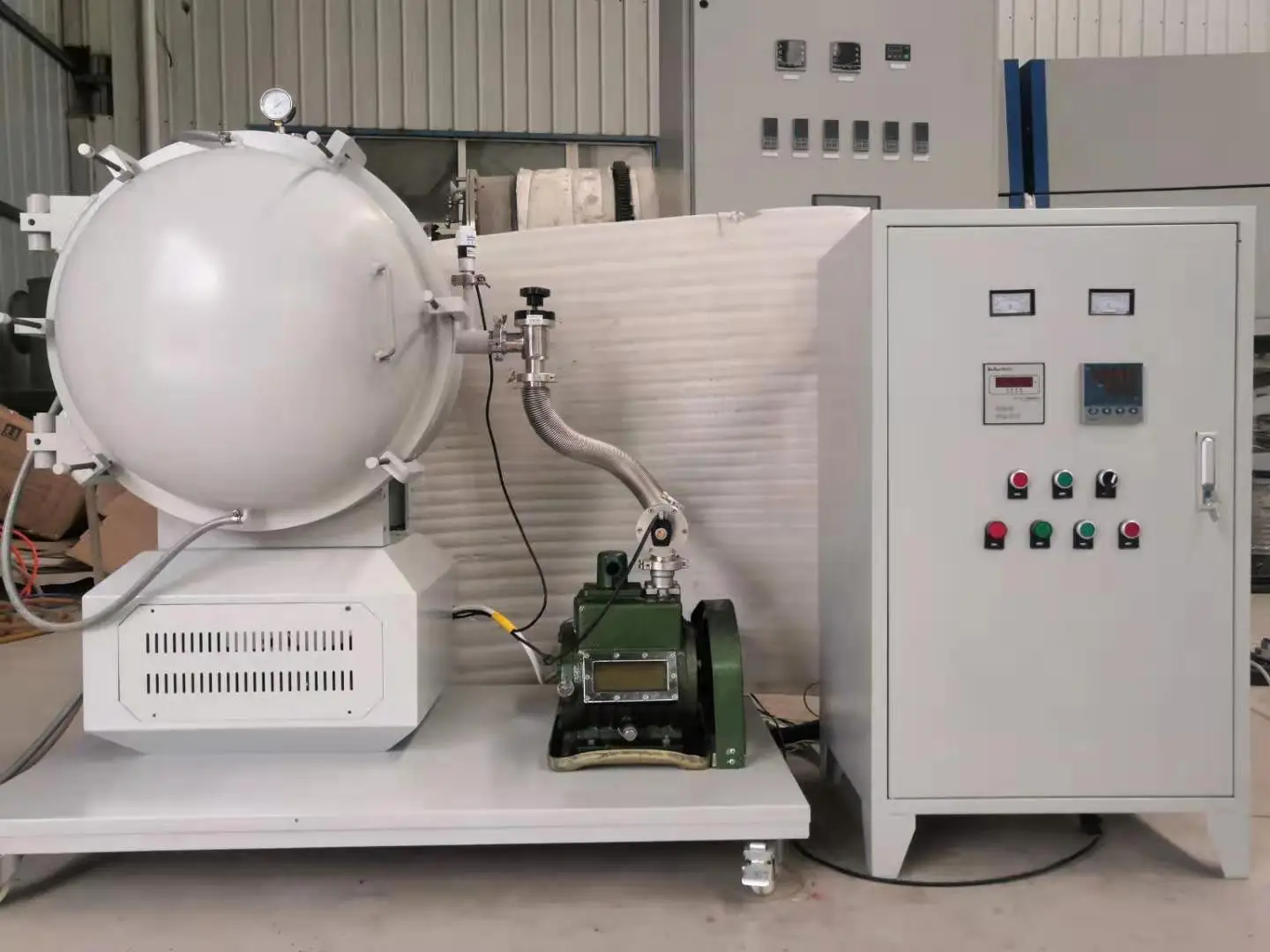 10-5 torr Nitrogen Argon Atmosphere high Vacuum Sintering Furnace For Metal heat treatment