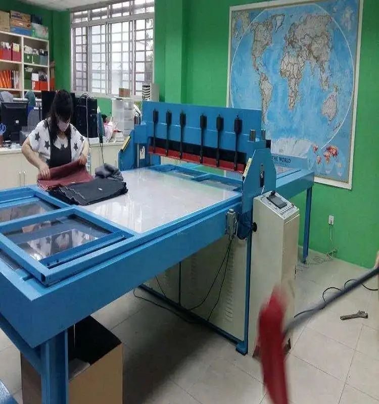 Full-automatic metal cutting machine is applied to textile fabric Full-automatic metal cutting machine Fabric cutting machine