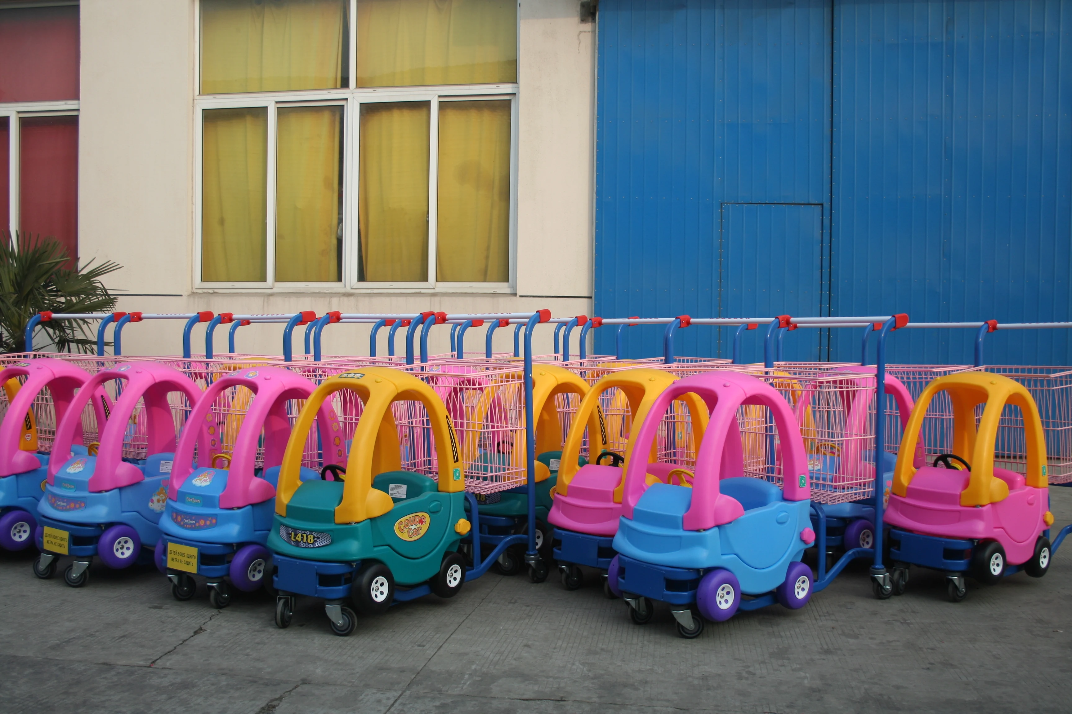 child shopping cart       shopping trolley      rental stroller