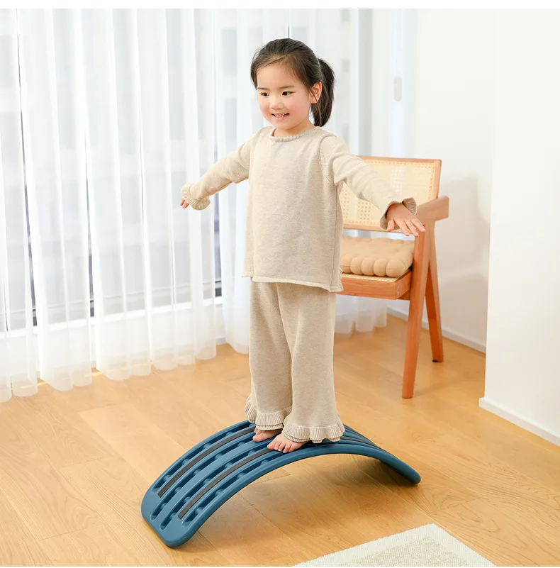 Kids Room New Design Plastic Curved Balance Board Open Ended Learning Children Play Toy Kids Entertainment Body Balance Training
