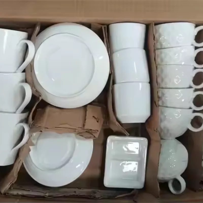 Керамика в картонной упаковке оптовая продажа набор бытовых белых керамических тарелок дешевая посуда чаши чашки блюдца