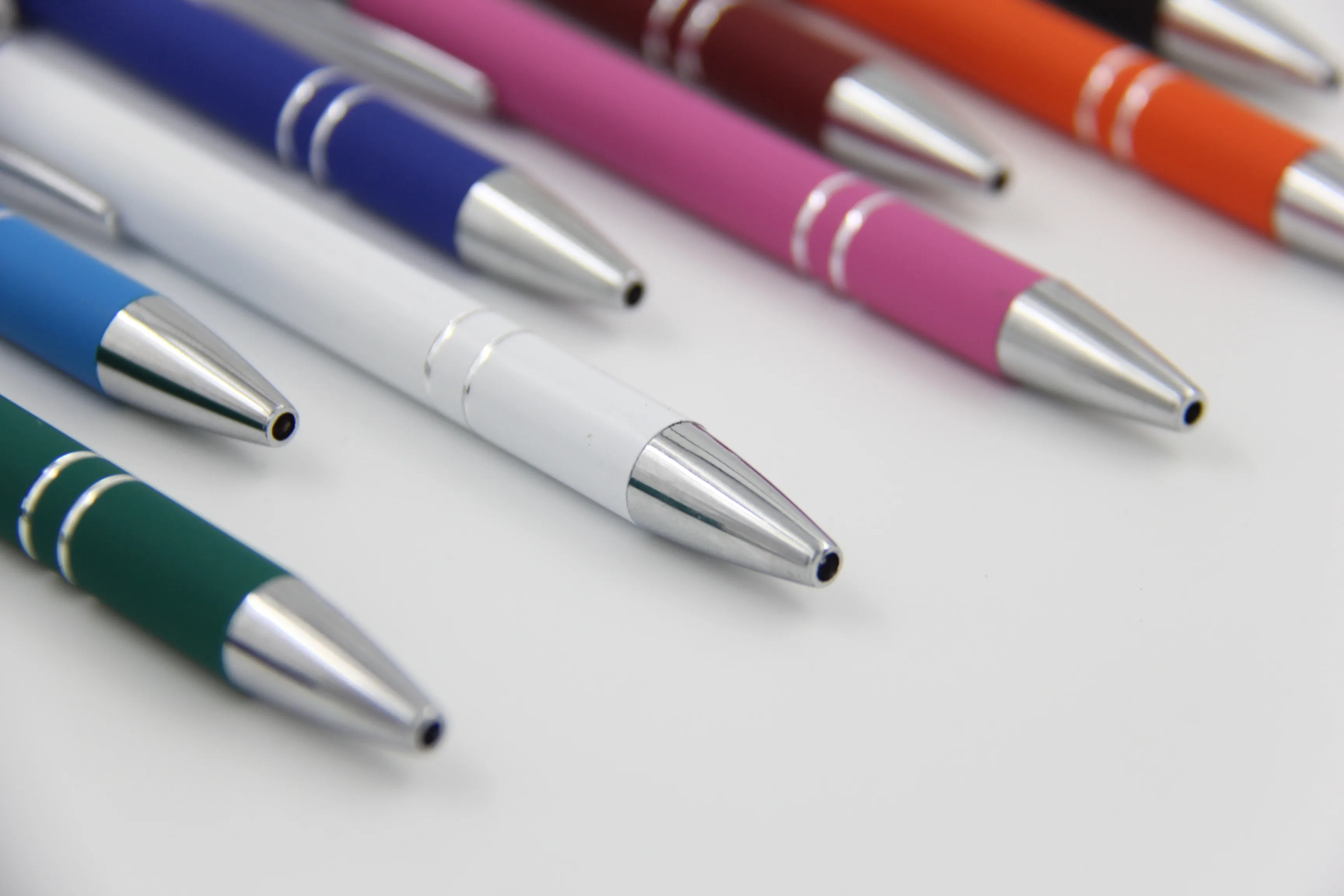 Профессиональное производство, дешевая рекламная шариковая ручка со стилусом и резиновой ручкой, Новинка