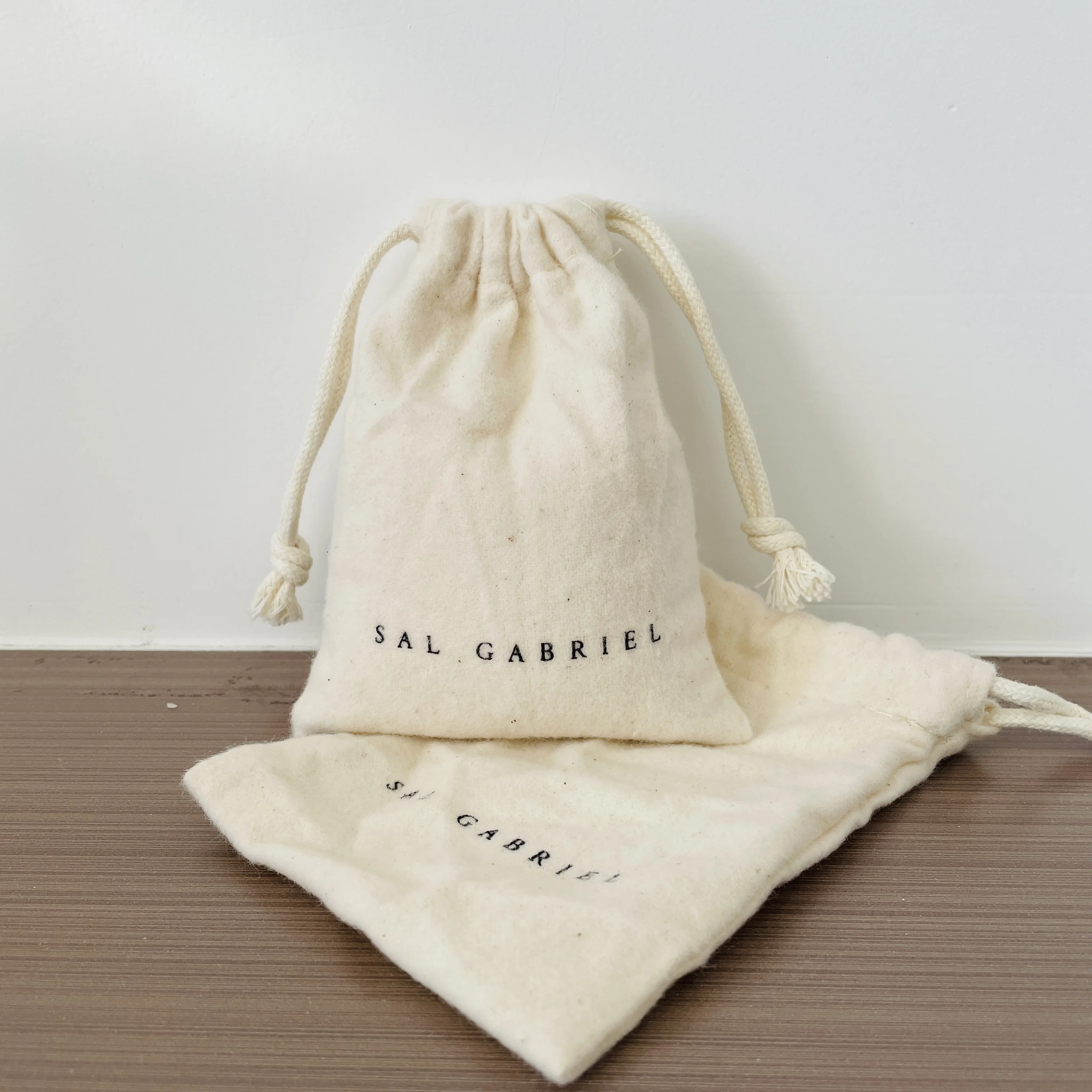 Hot Selling Organic Cotton Drawstring Dust Bag Soft Small Calico Flannel Fabric Jewelry Pouch Bags Recyclable Gift Packaging