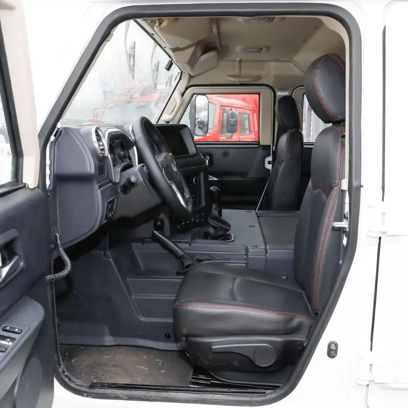 Armored Civilian Safety Vehicle 4WD Diesel Off Road SUV Car Donfeng Dongfeng Mengshi EQ2050 Brave Warrior M50 Car in Stock