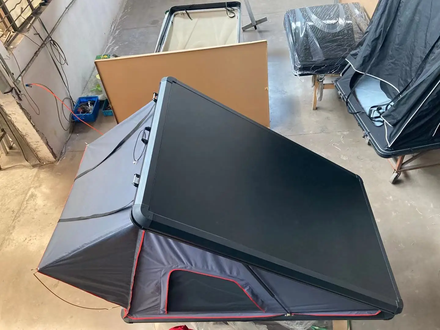 2-Person Aluminum Honeycomb Car Roof Tent for Camping 45MM Non-Deformable Sponge Pad Included