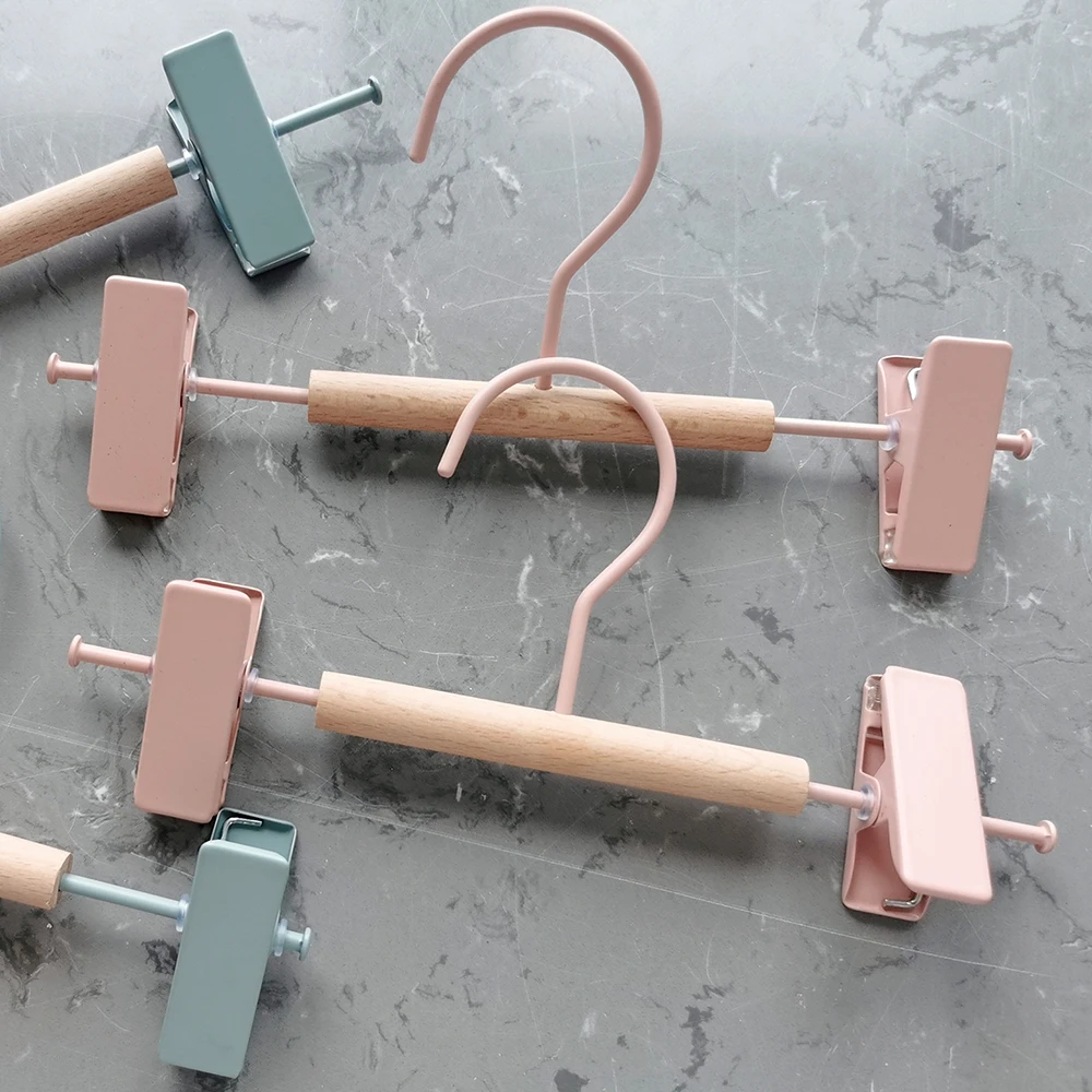 Winwin Free Sample  Anti-Slip Clothes Hanger For Clip Kid Children  Metal Pants Trouser Hanger With Wood Bar