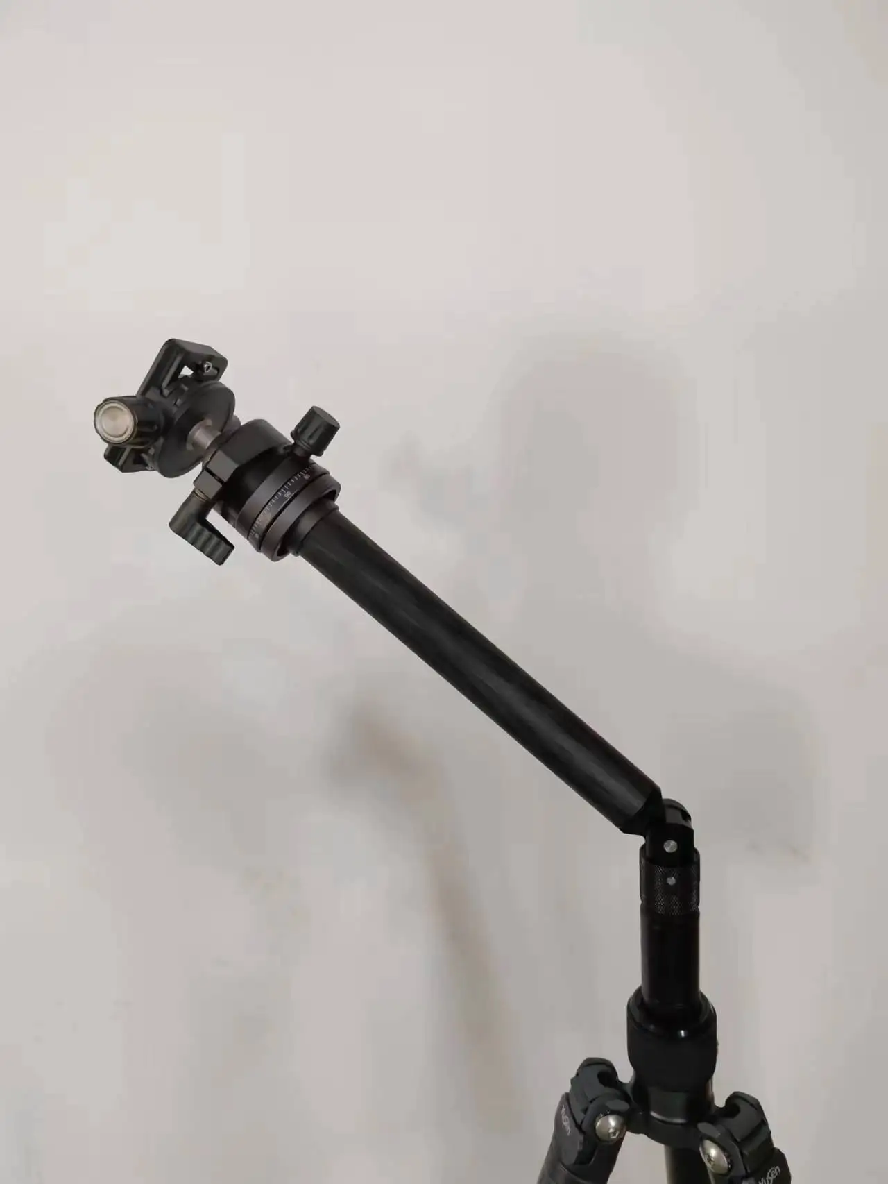 Carbon Fiber  tripod Multifunction Horizontal Center Column Camera Tripod with 360 Panorama tripod ball head for DSLR