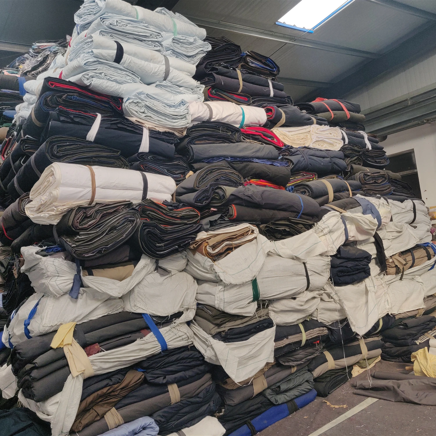 Fabric in cut pieces stock lot cotton twill fabric