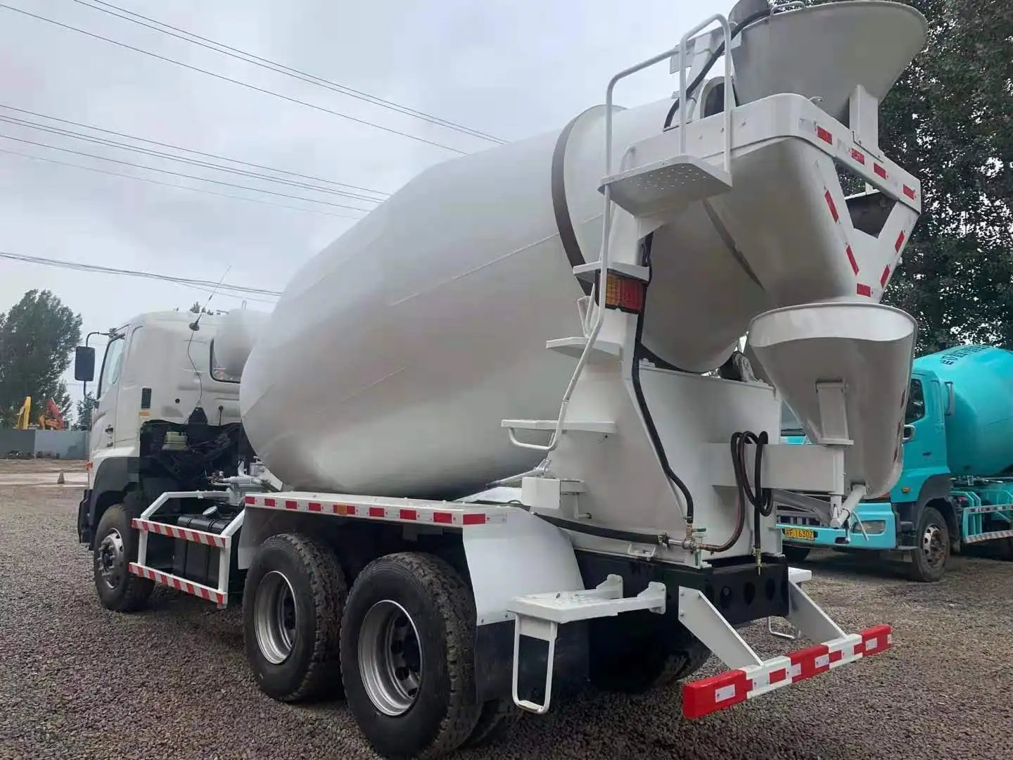  Бетон Mixers-Hino702 цены по прейскуранту завода-изготовителя оригинальная краска бетоносмесительные машины для