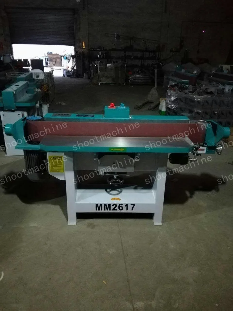 Снимать бренд деревообрабатывающий вертикальный кромкошлифовальный станок MM2617
