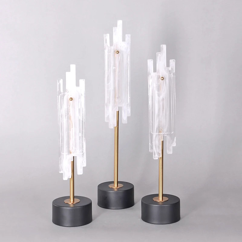 Trendy home decor accessories 2021 3 pieces set glass statue with matte black base decorations for room wholesale