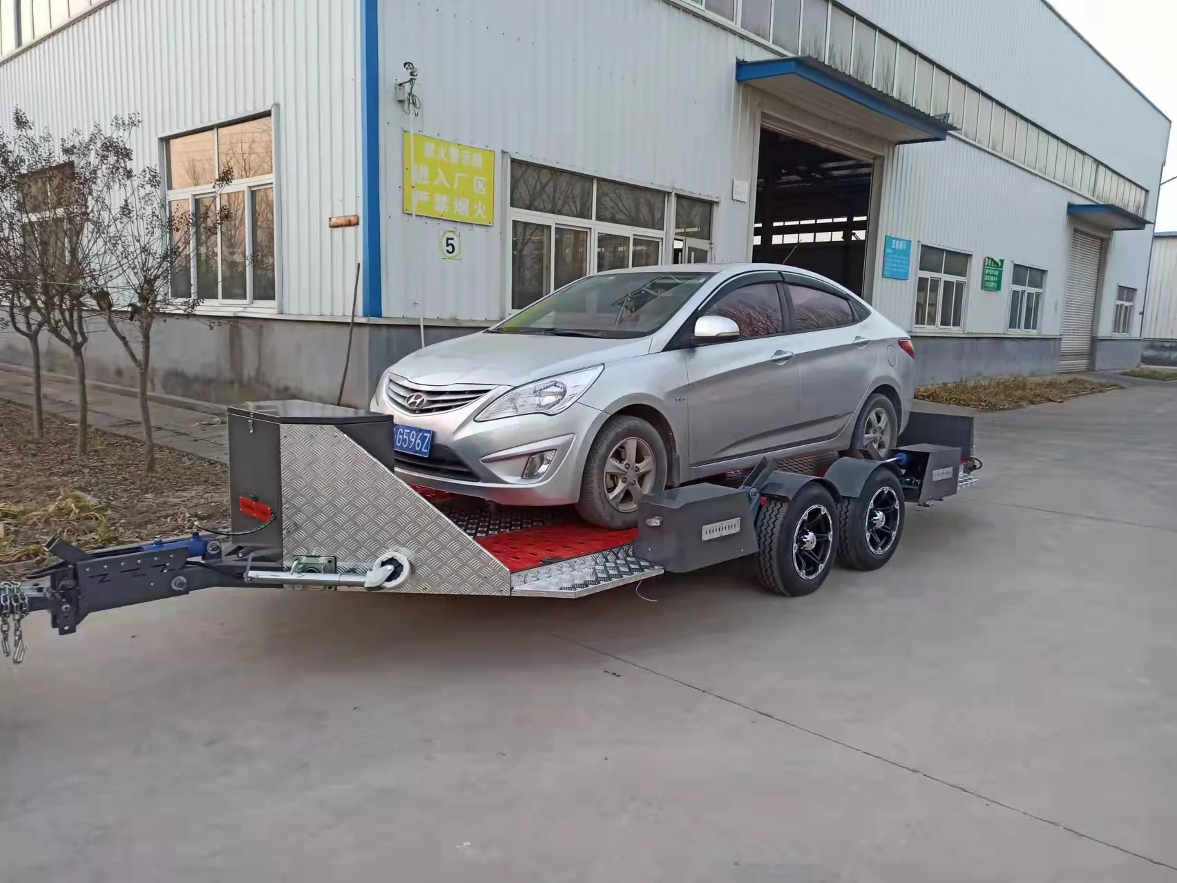 Car hydraulic 3 tonne trailer low bed tilt trailer tandem car trailer with 12000 lbs winch
