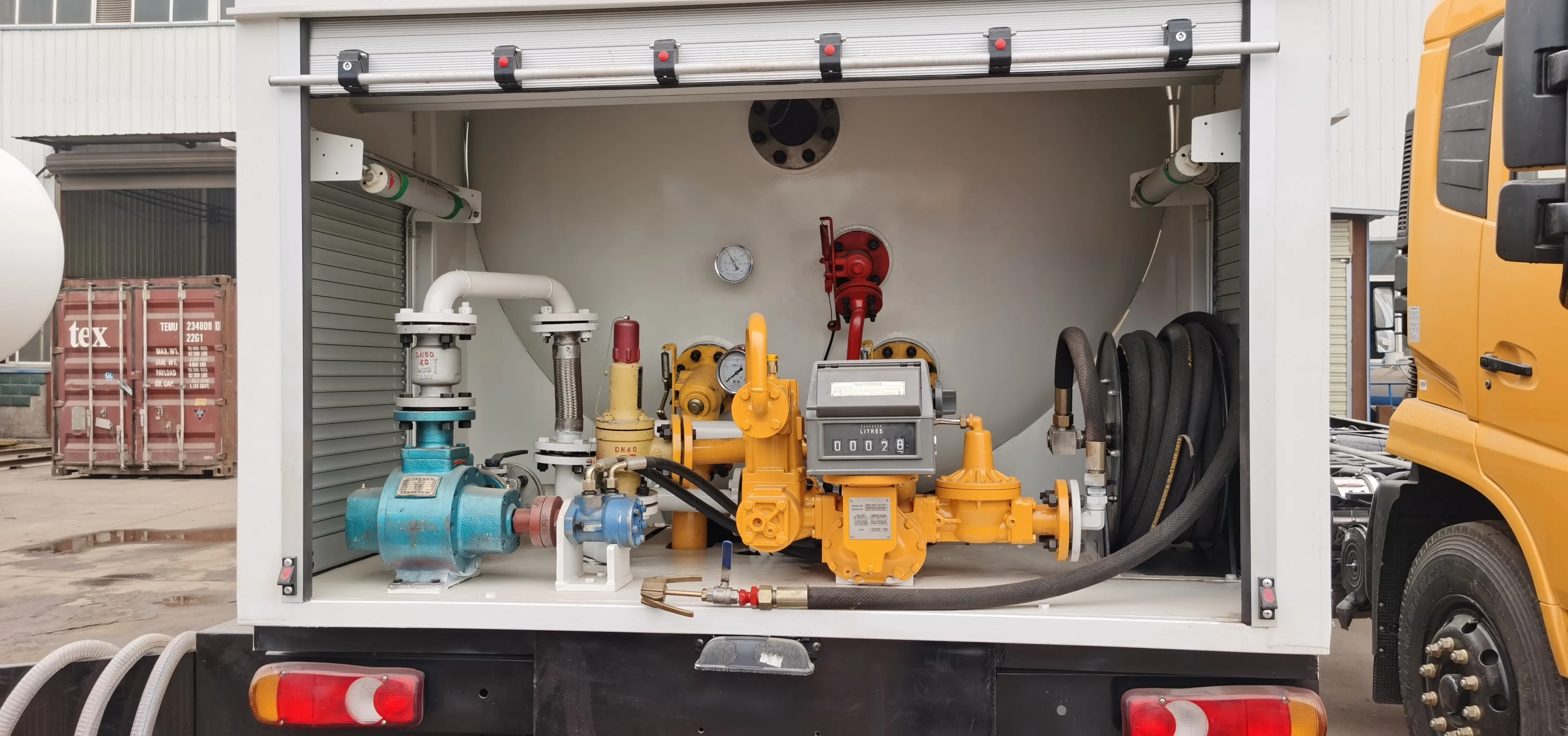 Dongfeng gas cylinder delivery truck designed 25000 liter LPG gas transport cargo truck