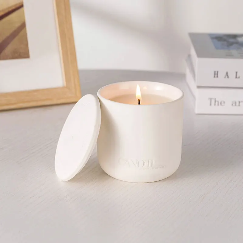 Natural Holiday Widely Used Solid Wax Ceramic Jar Scented Candle With Color Box