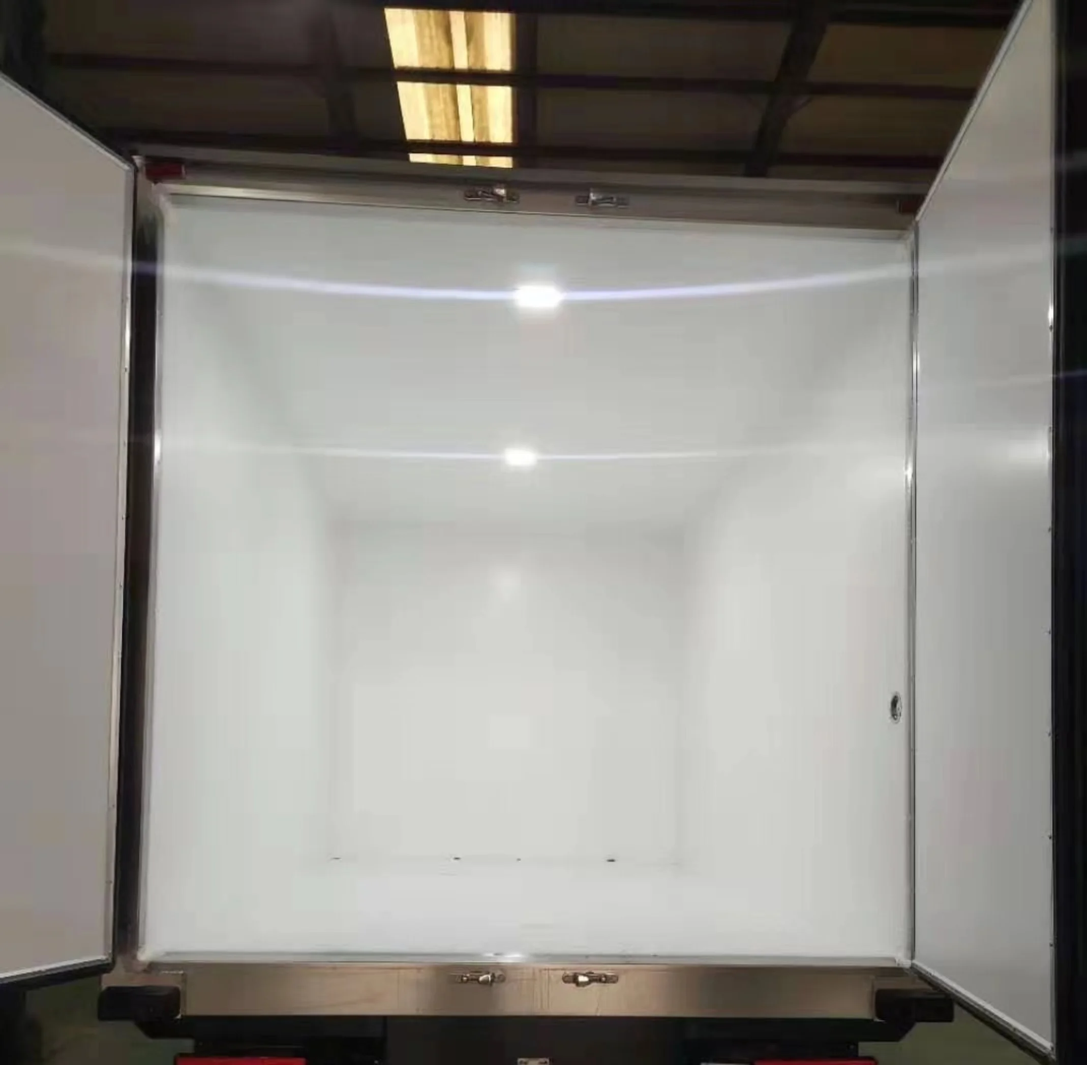 
Hot sale best quality Foton ollin 5.2 m refrigerated refrigerator cold chain cars transport vehicle truck 