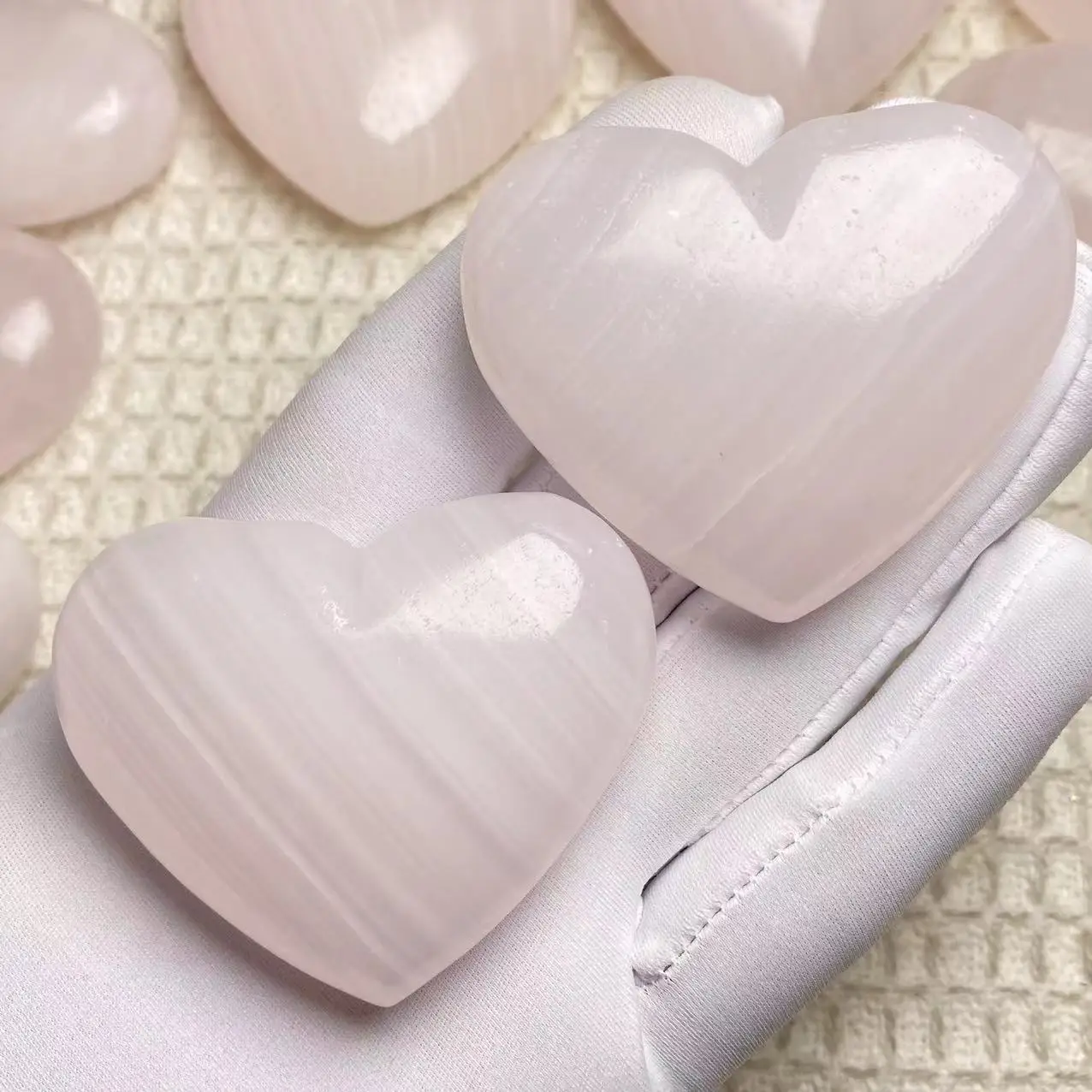 High Quality Standard UV Fluorescence Natural Pink Calcite Polished Crystal Heart Palm Stone Home Decor Gift
