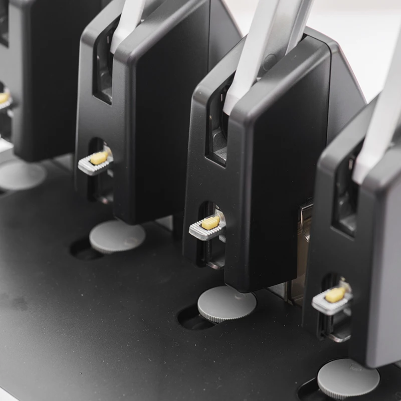 P-1500-4 Industrial Extra Large Giant Metal A4 A5 A6 Four Circle Punching Machine Hand Hold 4 Hole Cardboard Paper Punch