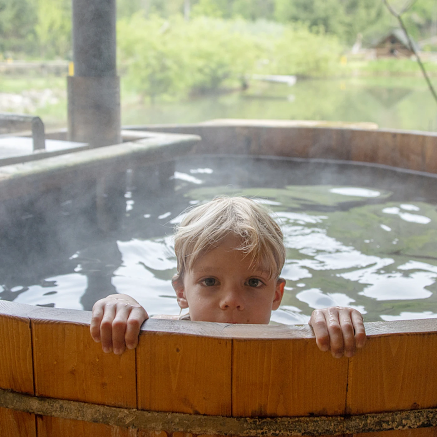 red cedar wooden hot tube barrel for bathtubs 4 person