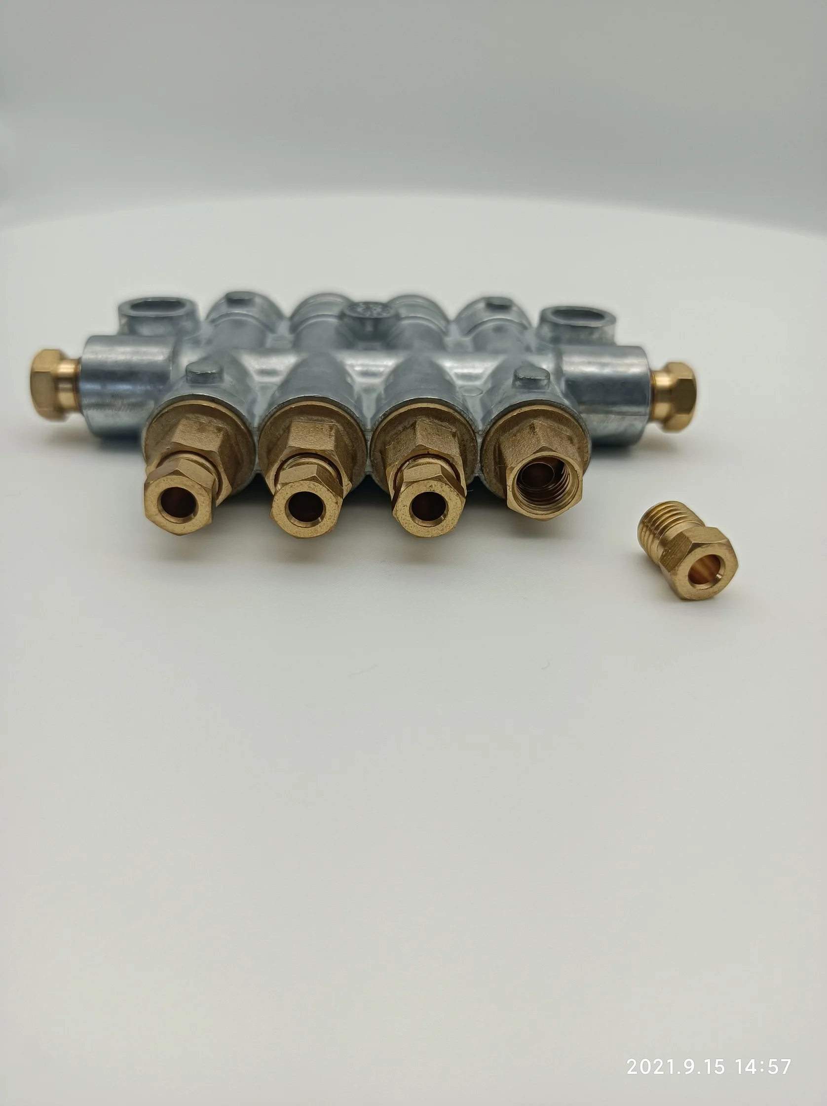 BAOTN BFA 5 outlet 5 way oil  distributor quantified decompression oil dispenser for volumetric lubrication system