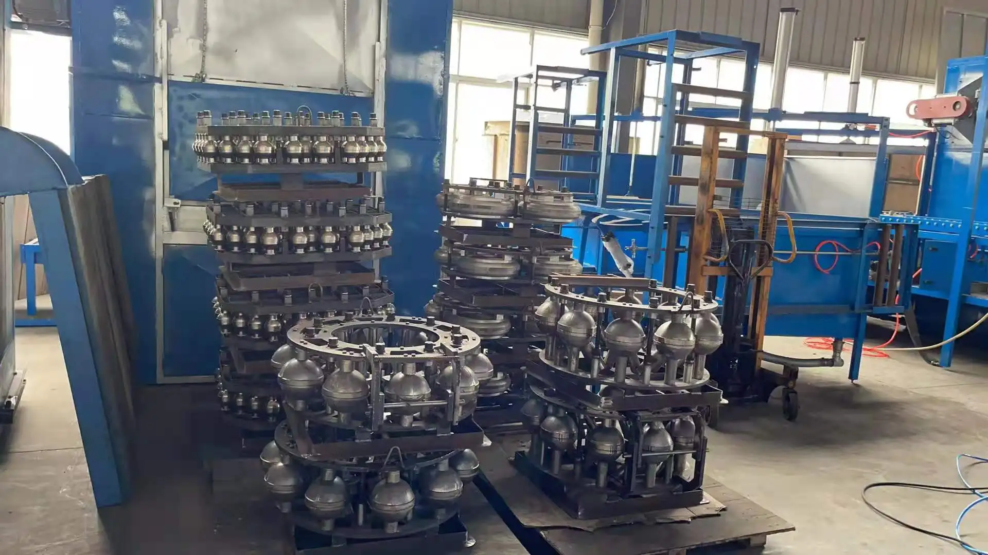 jumping animals Machine Toys Making Automatic Ball Valve Assembly Small Bi Axial Rotomolding